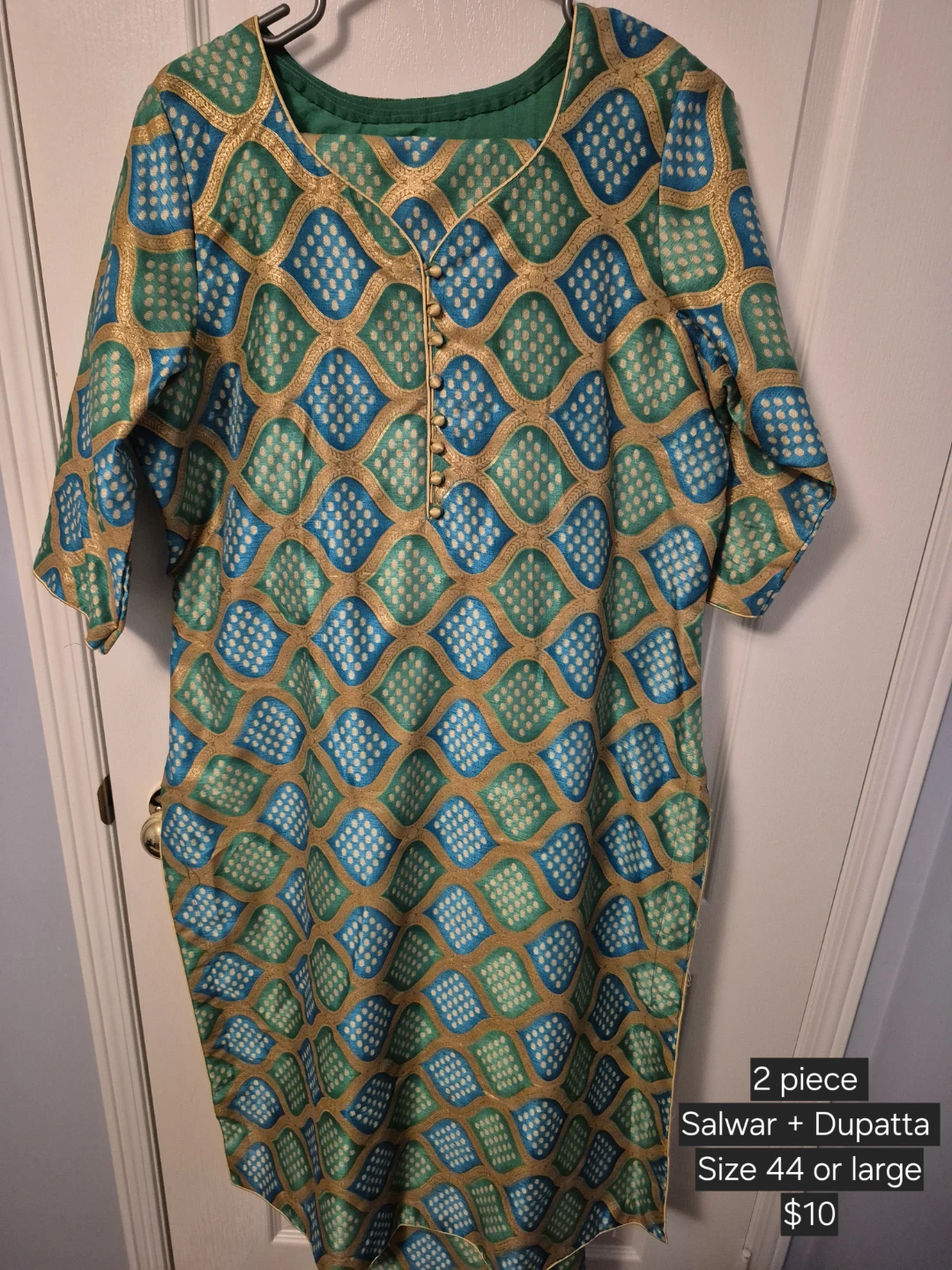 Women's Salwar Kameez Sets