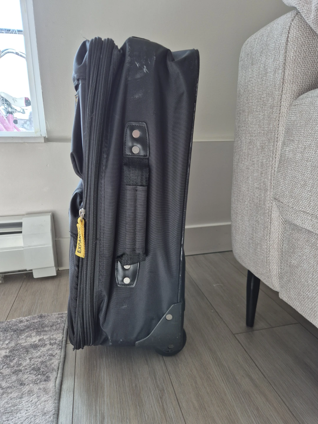 Lucas Expandable Black Rolling Suitcase Carry-on - photo 2