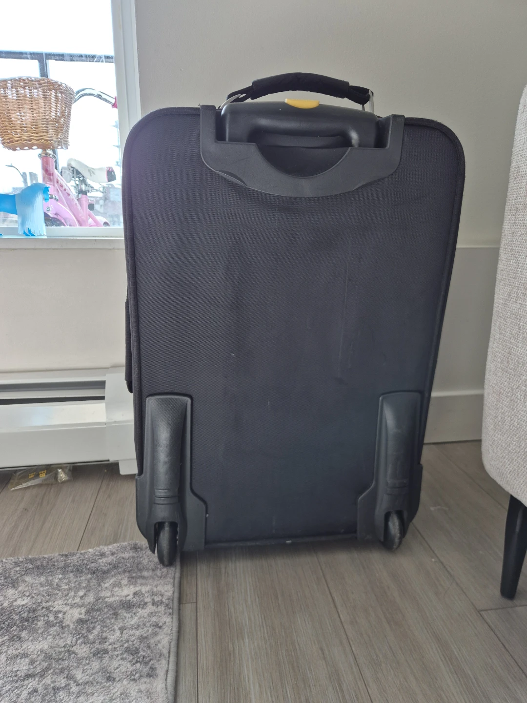 Lucas Expandable Black Rolling Suitcase Carry-on - photo 3