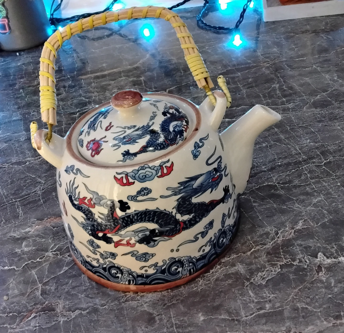 Teapot wth Chinese Dragon design