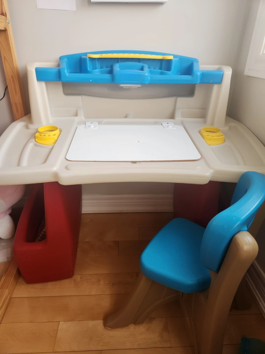 Step2 Kids Art Desk and Chair Set
