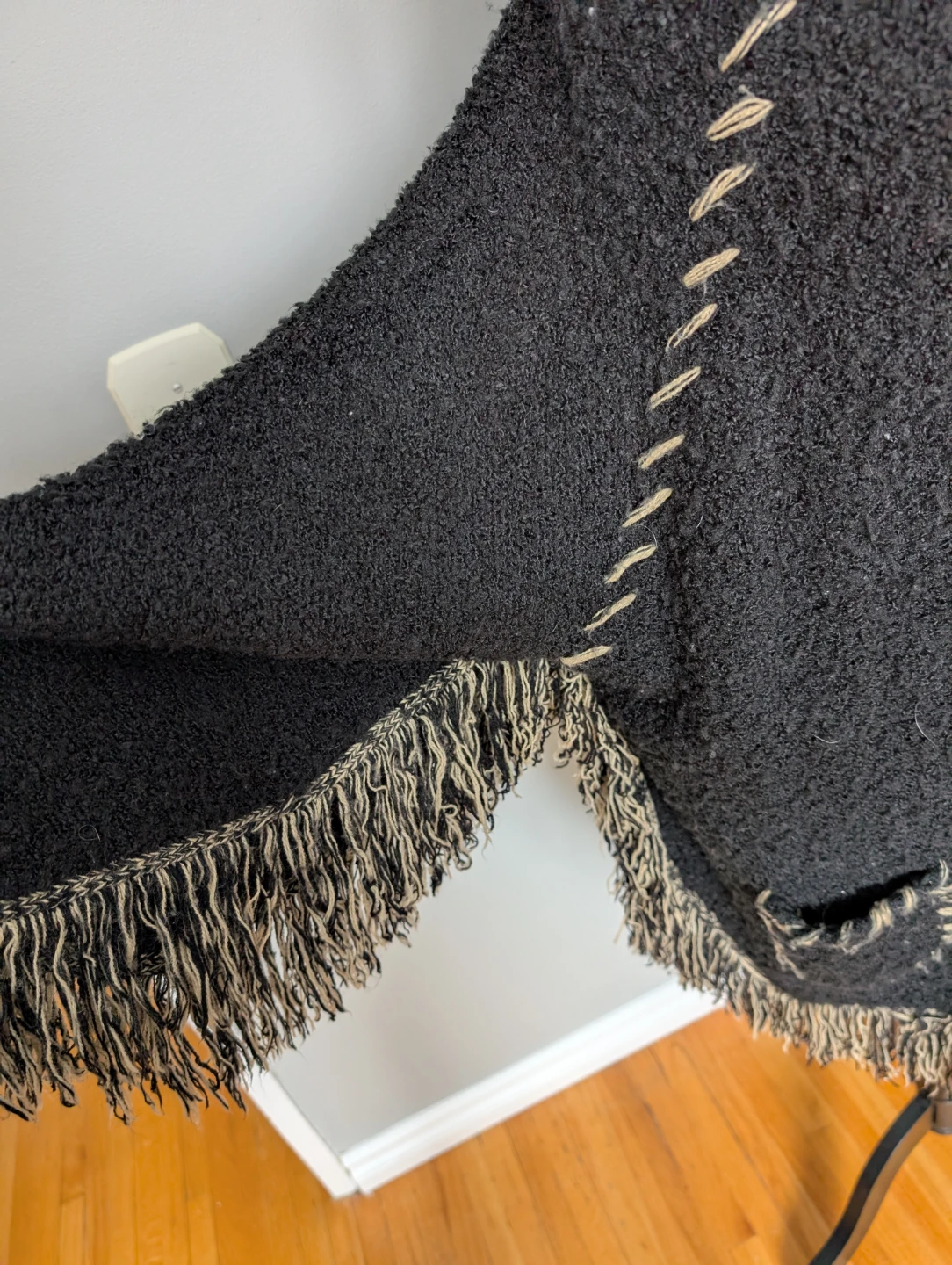 Black hooded poncho with fringe and pockets - photo 3