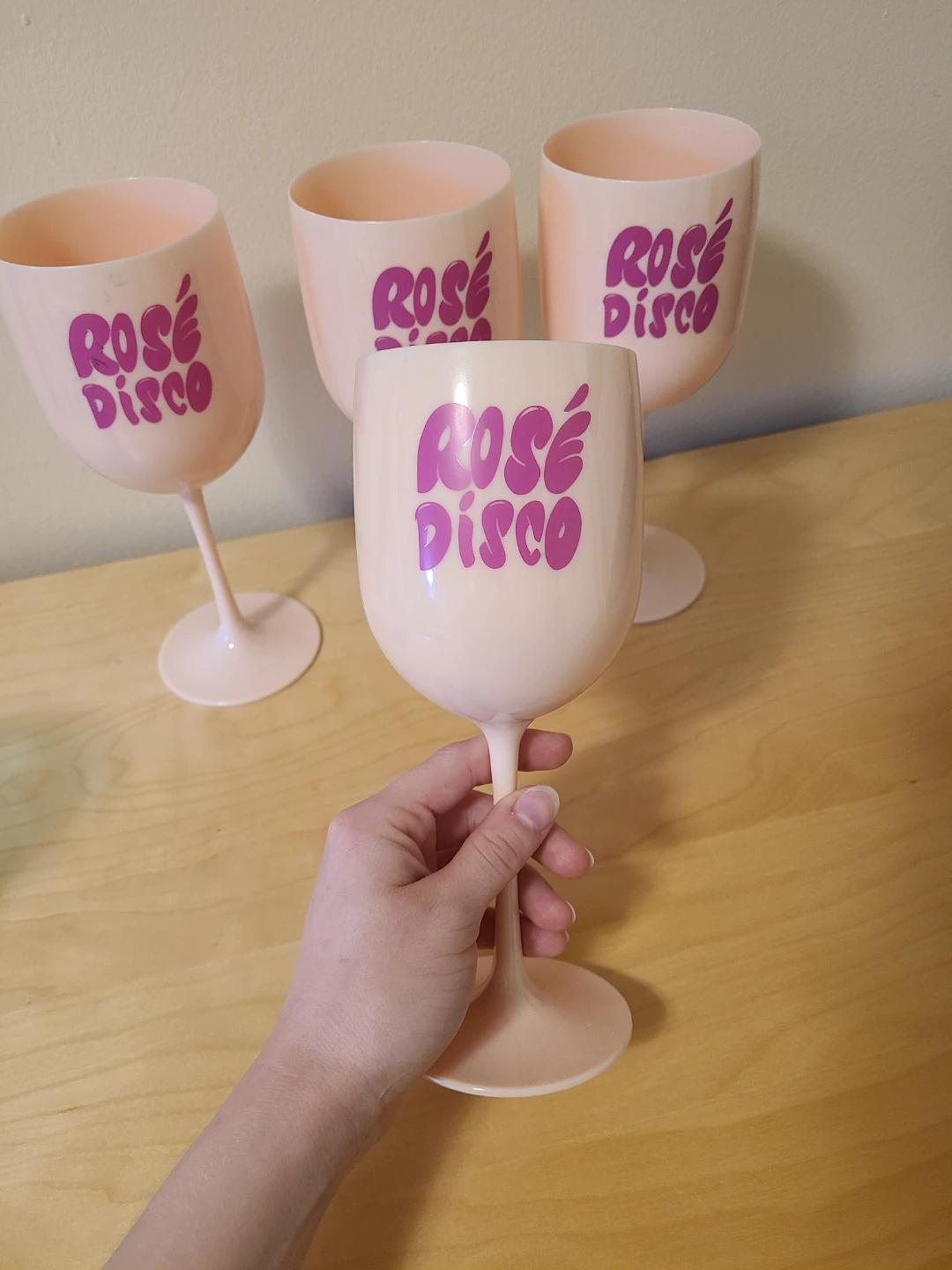 4 Big Plastic Wine Glasses - photo 4