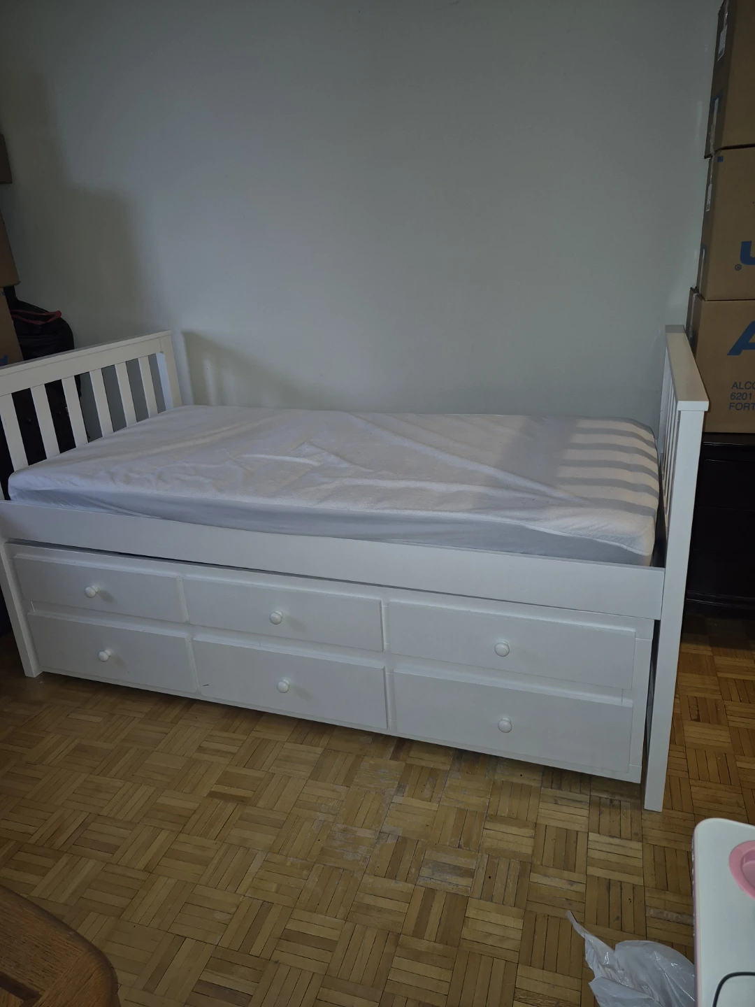 White Twin Daybed with Storage Drawers. - photo 2