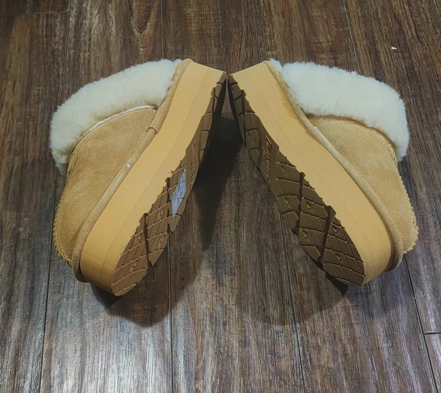 Bearpaw Women's Tan Suede Sheepskin Lined Slippers Size 8 - photo 2