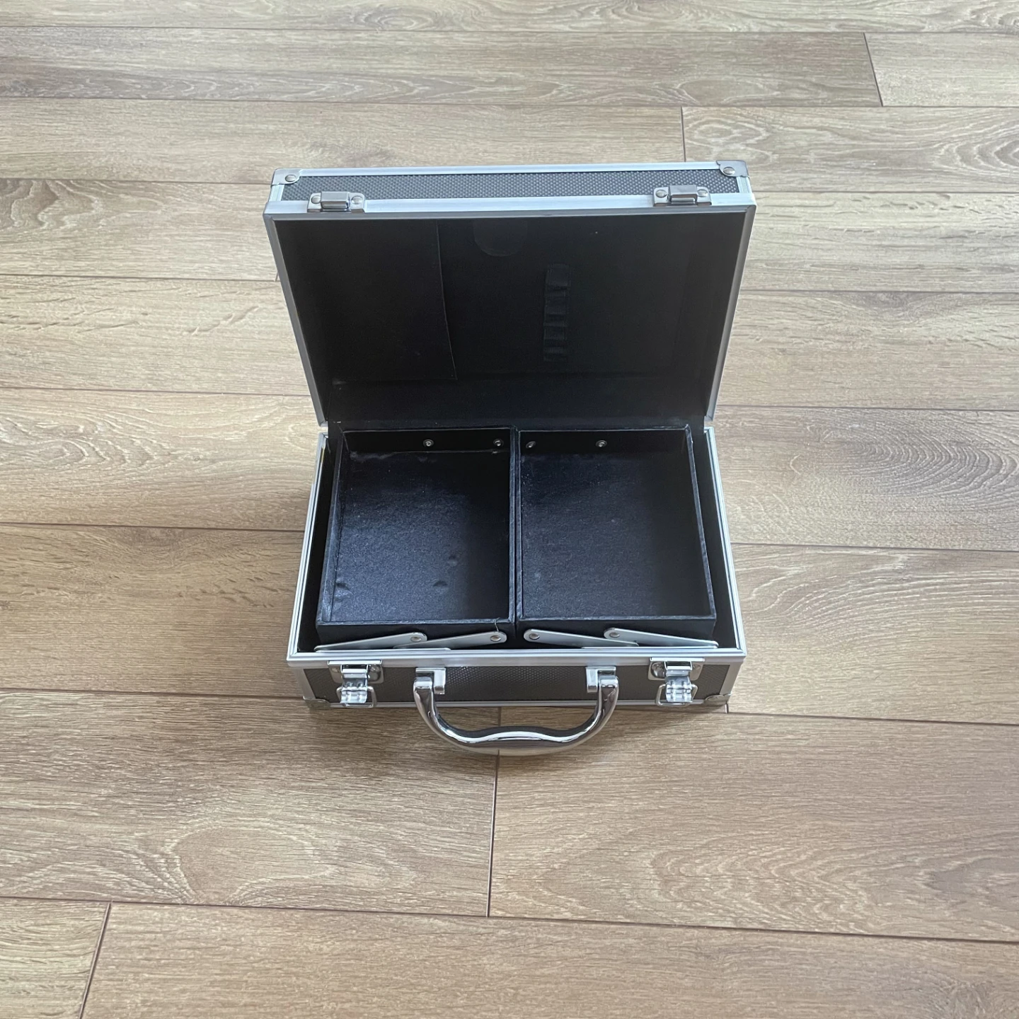 Silver Aluminum Makeup Train Case - photo 3