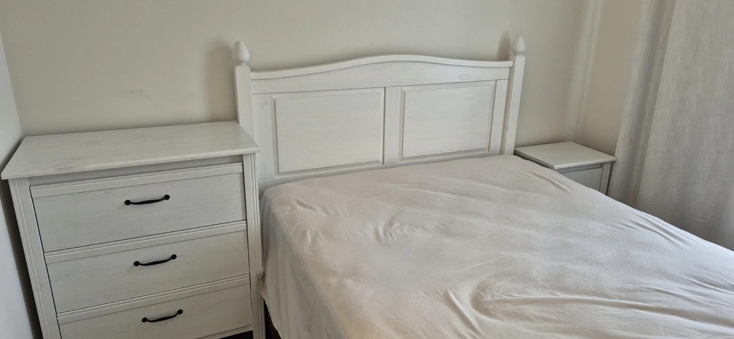 3 pieces Bedroom set with Queen Sealy mattress and box spring