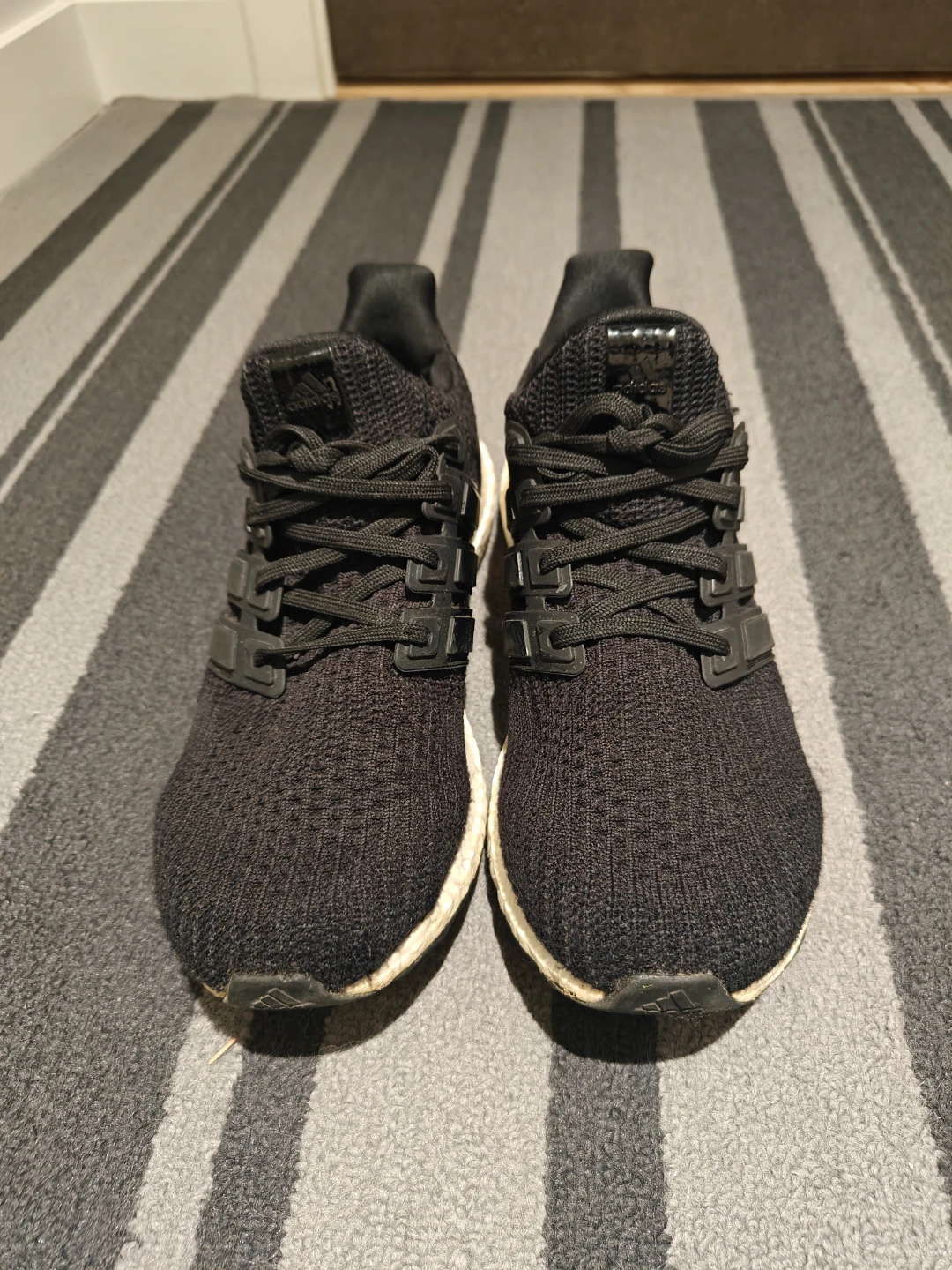Adidas Ultraboost Running Shoes sz 8 - photo 2