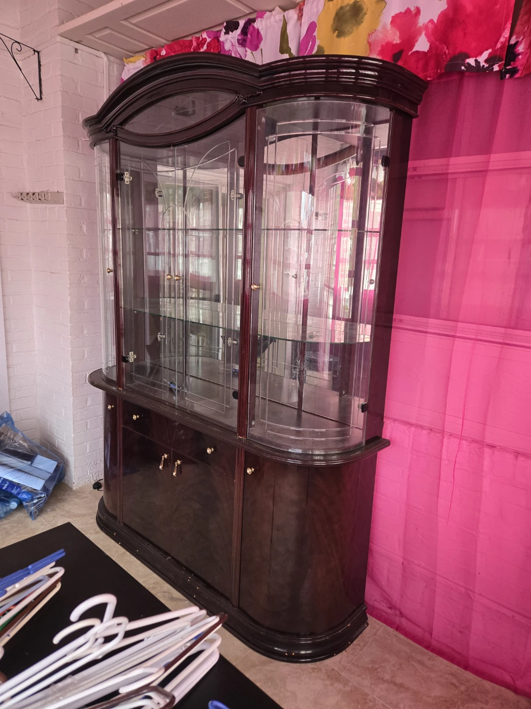 Large glass display cabinet with drawers and doors - photo 3