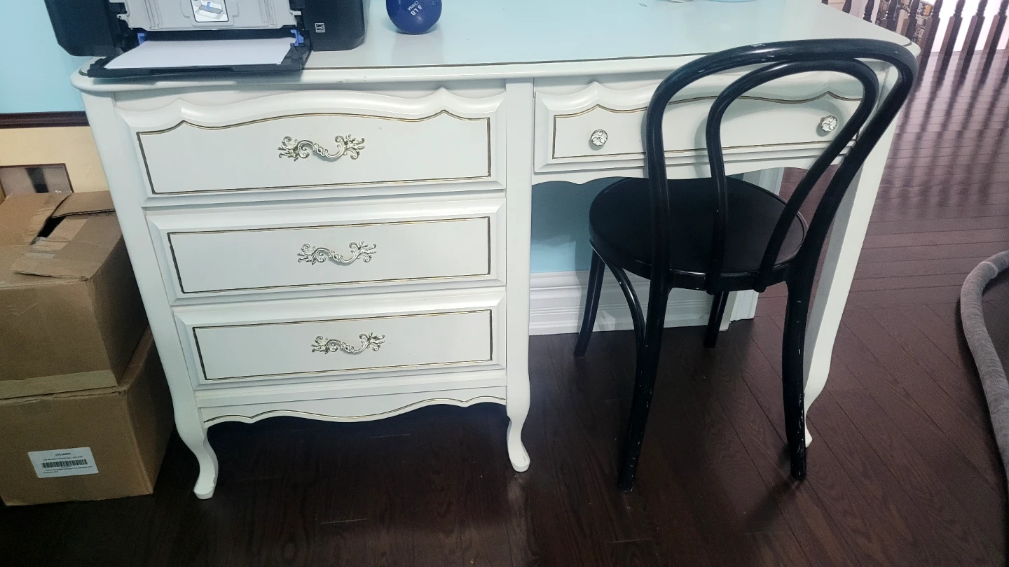White French Provincial Dresser with Gold Trim - photo 2