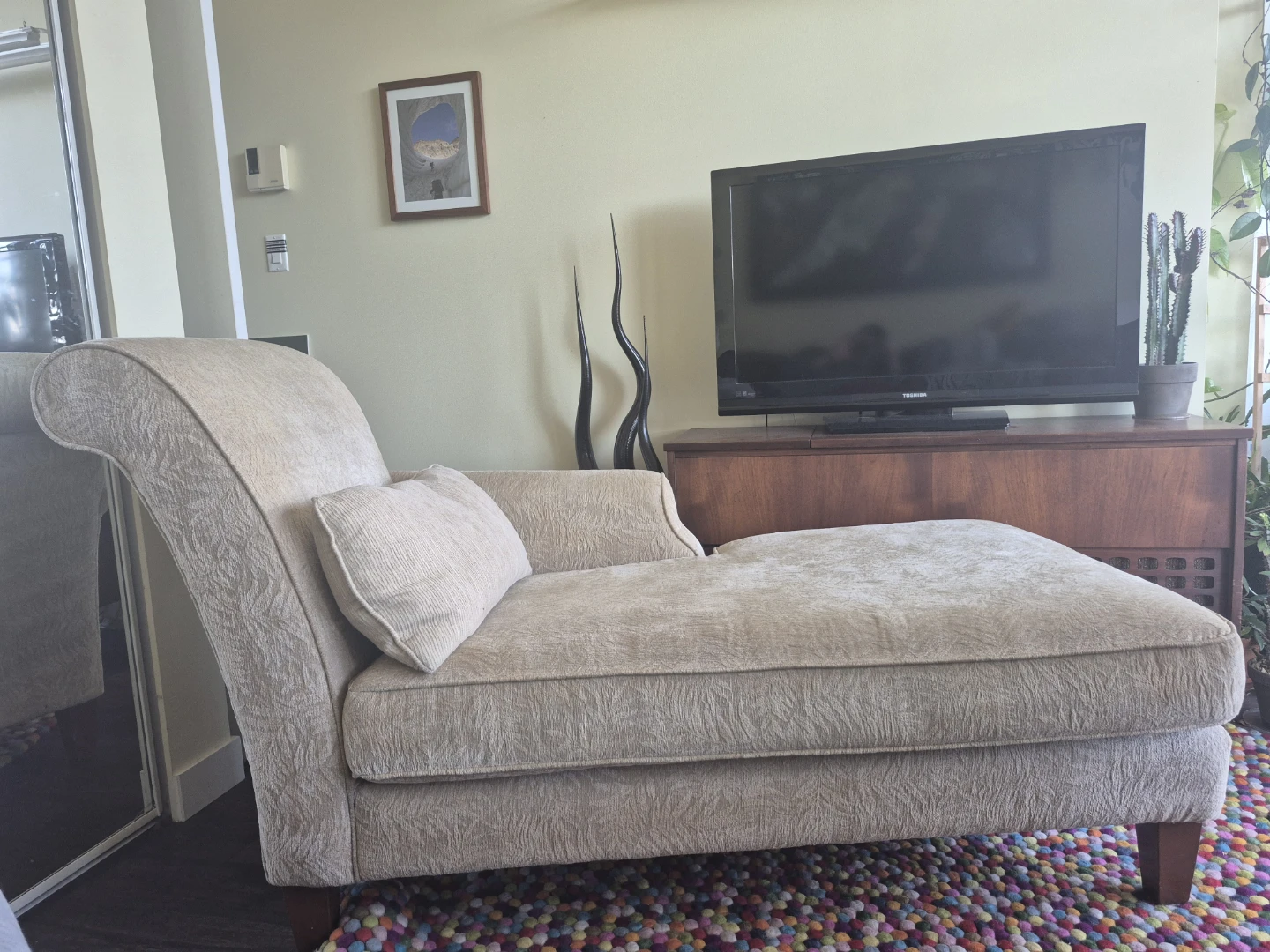 Elegant mid-century fainting couch/chaise