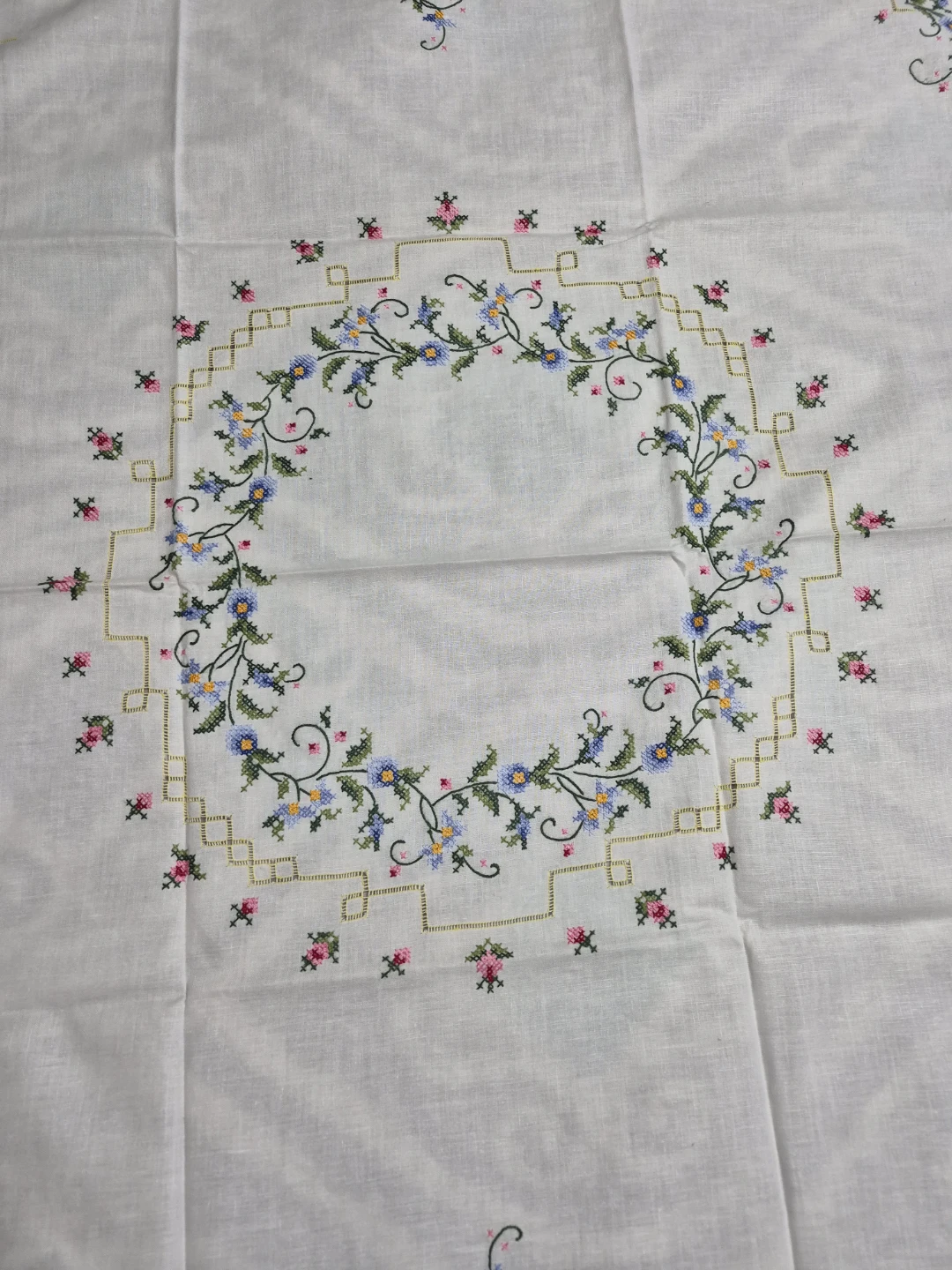 Beautiful Vintage Hand Embroidered White 33" x 33"  Table Decor - photo 3