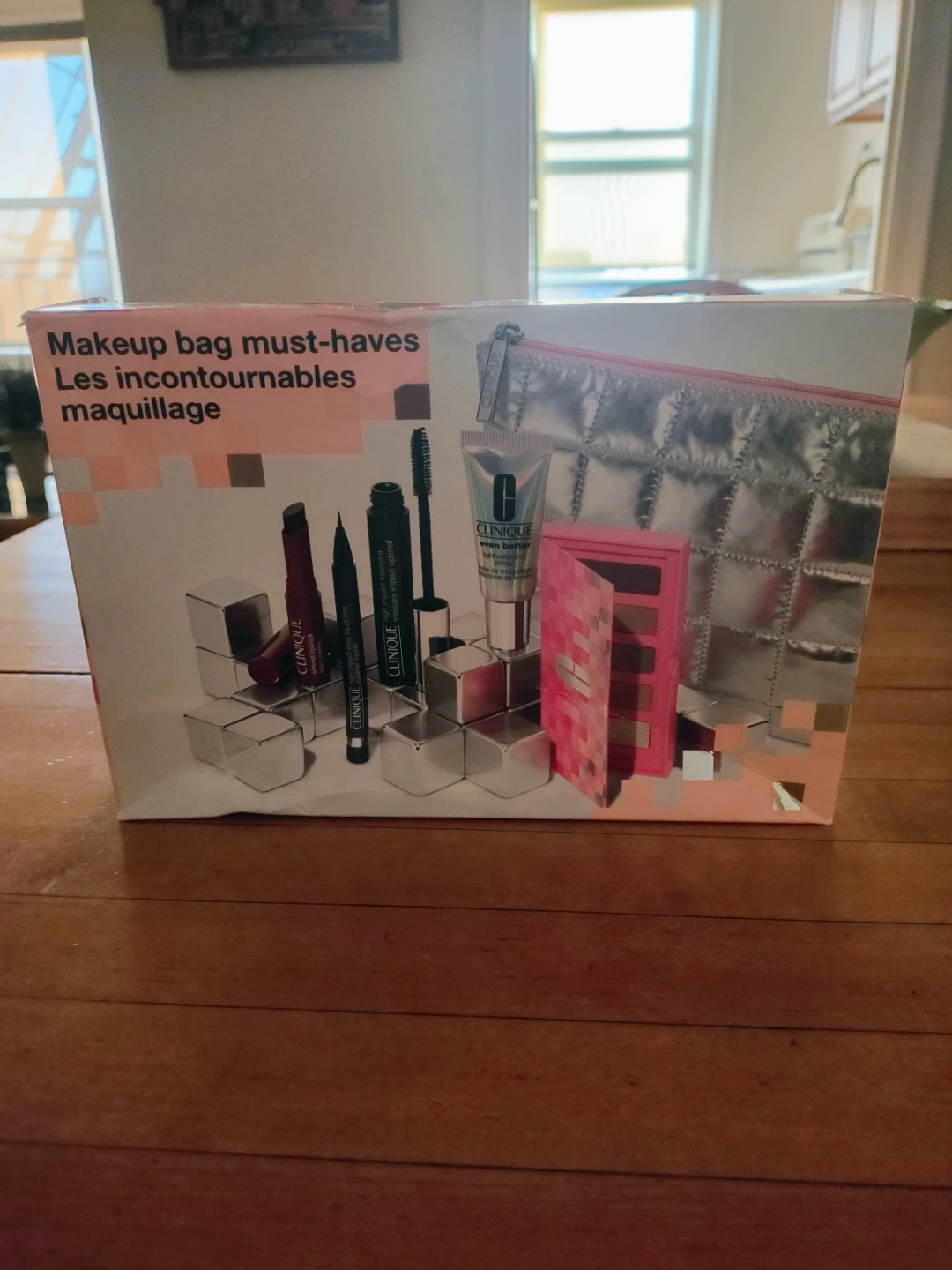 Clinique Makeup Bag Must-Haves Set