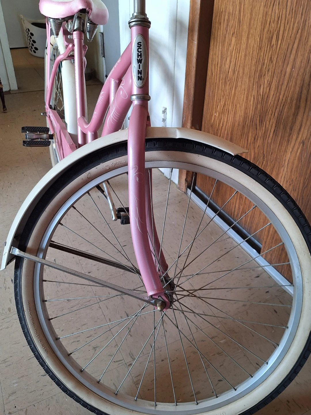 Schwinn Pink Cruiser Bicycle - photo 4