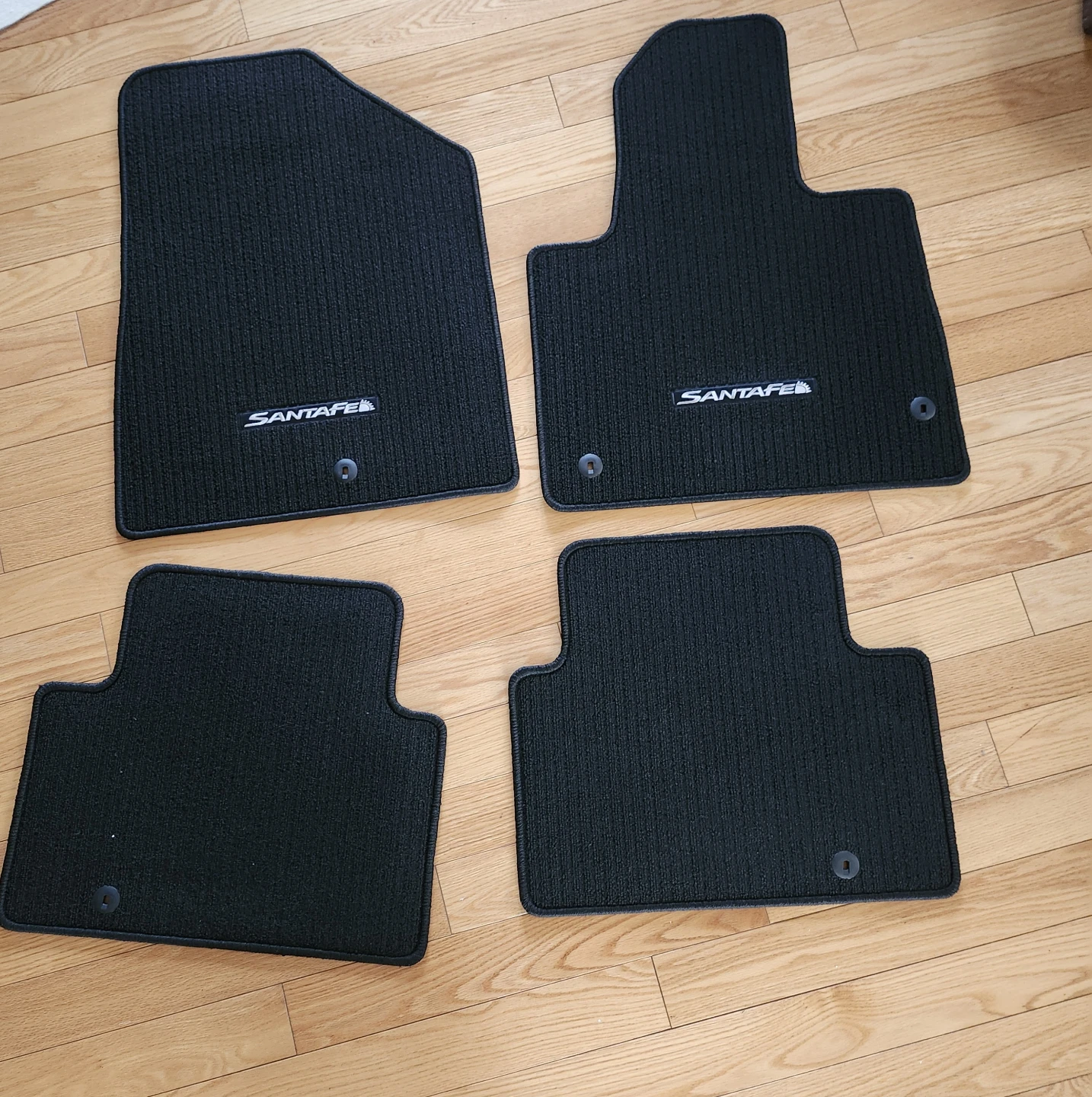 Hyundai Santa Fe Floor Mats - Black Carpet Set