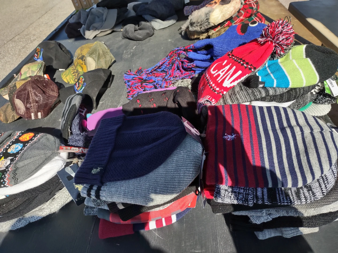 Free delivery Assorted Hats and Beanies selling them as Lot - photo 3