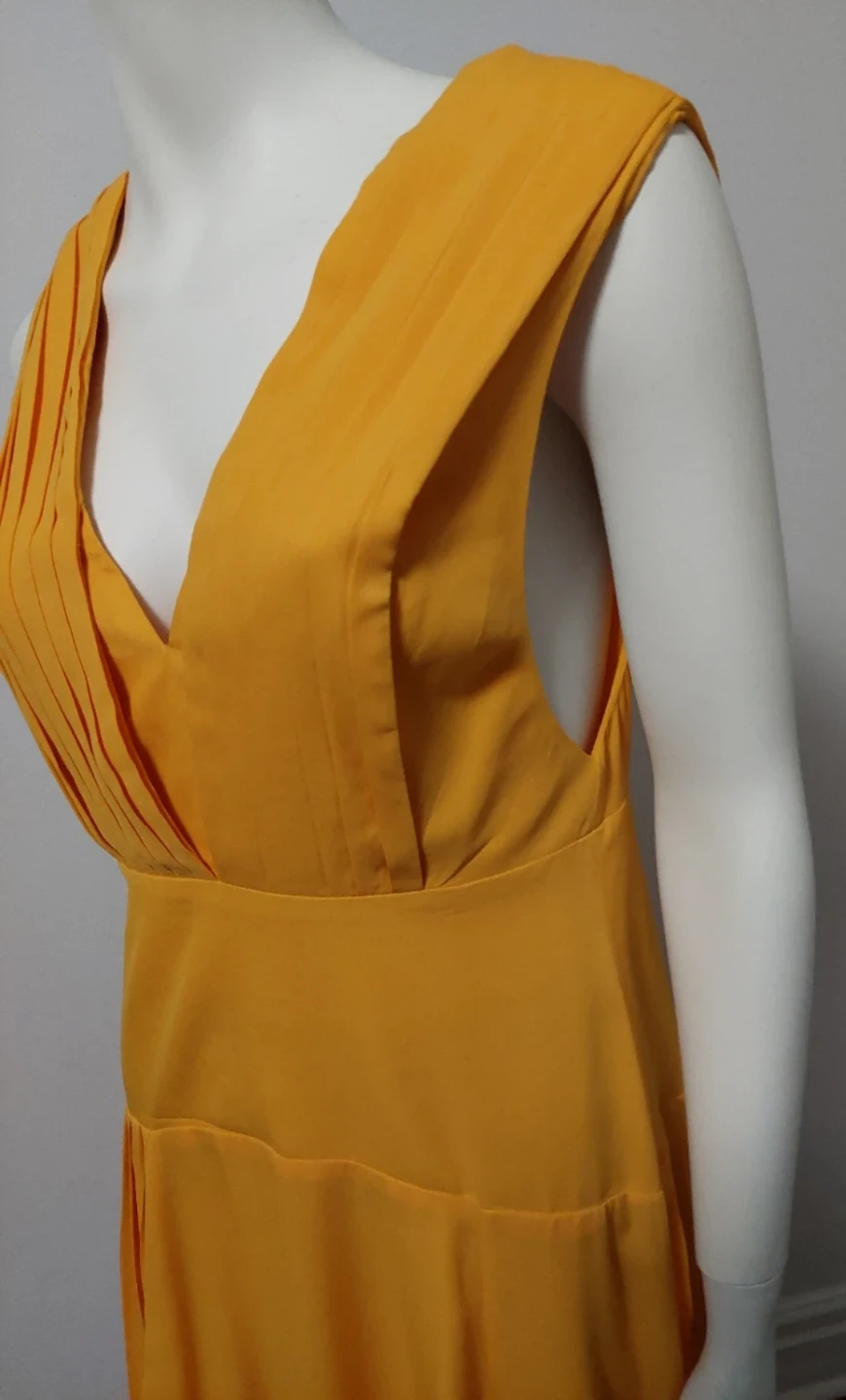 Topshop Marigold V-Neck Pleated Midi Dress