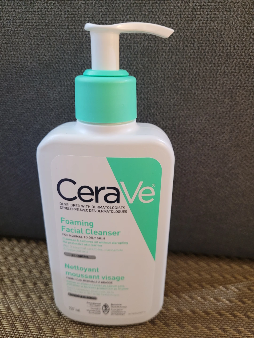 CeraVe Foaming Facial Cleanser for Normal to Oily Skin 237ml