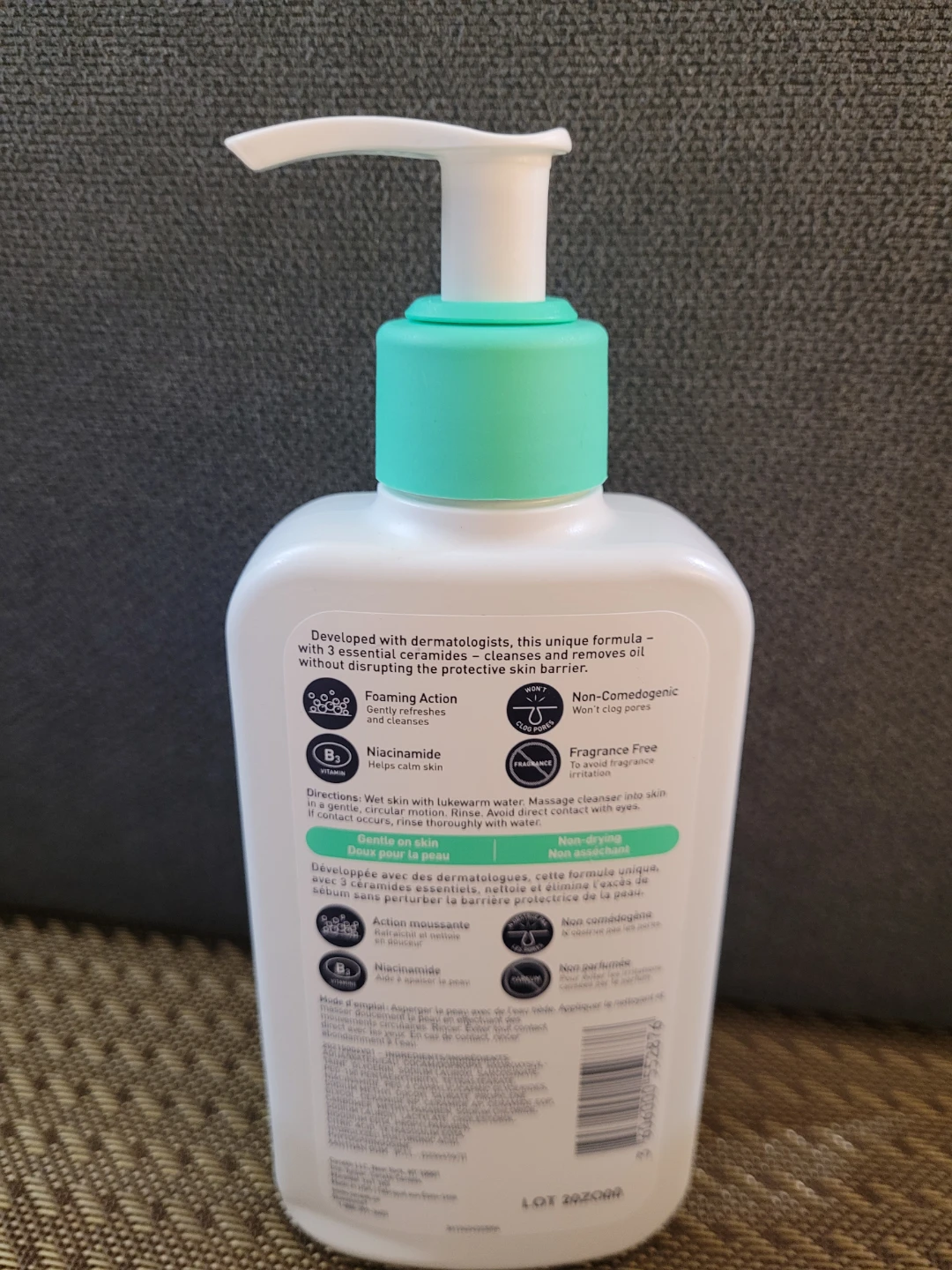 CeraVe Foaming Facial Cleanser for Normal to Oily Skin 237ml - photo 2