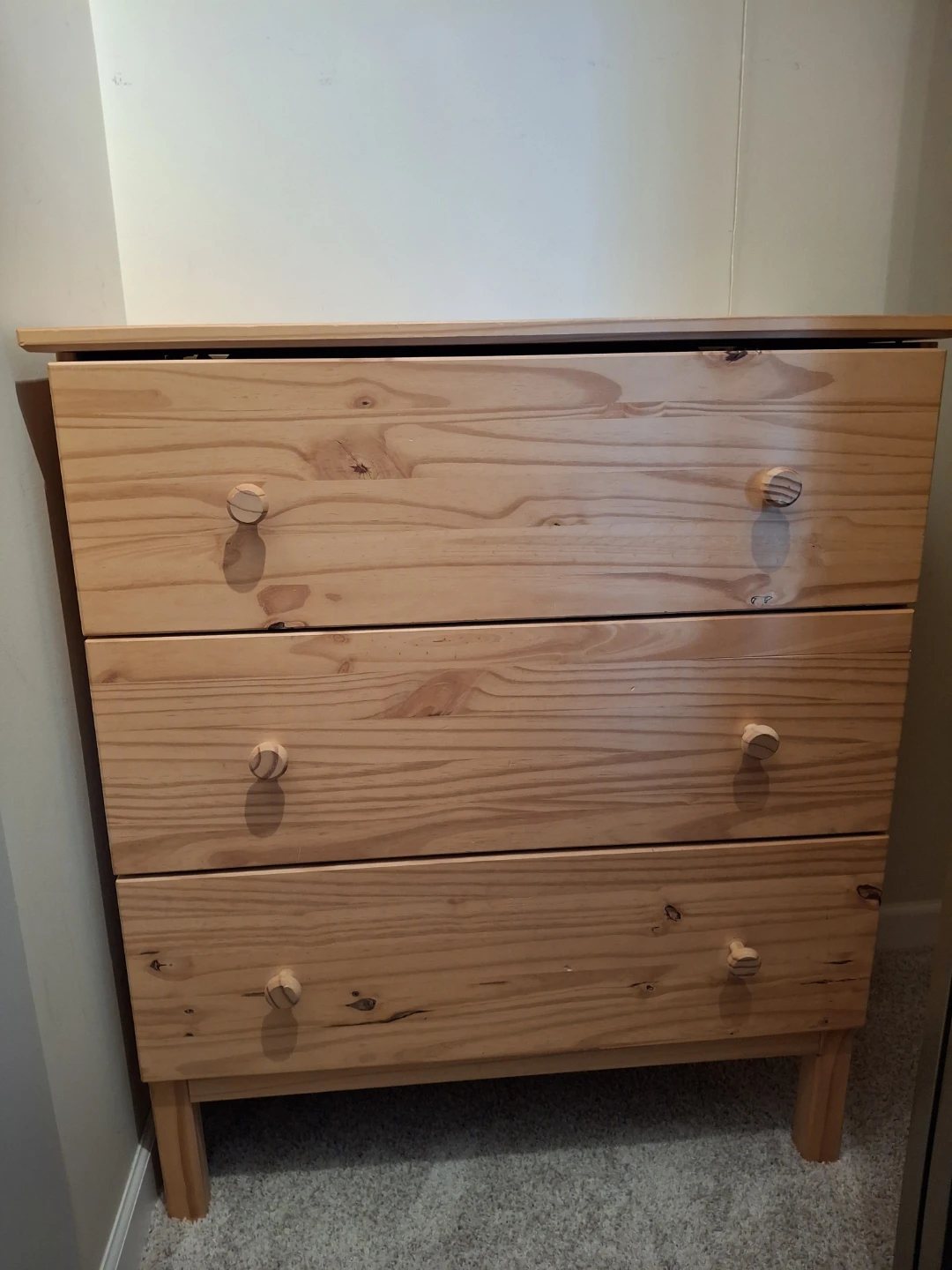 Pine 3-Drawer Dresser 🌱