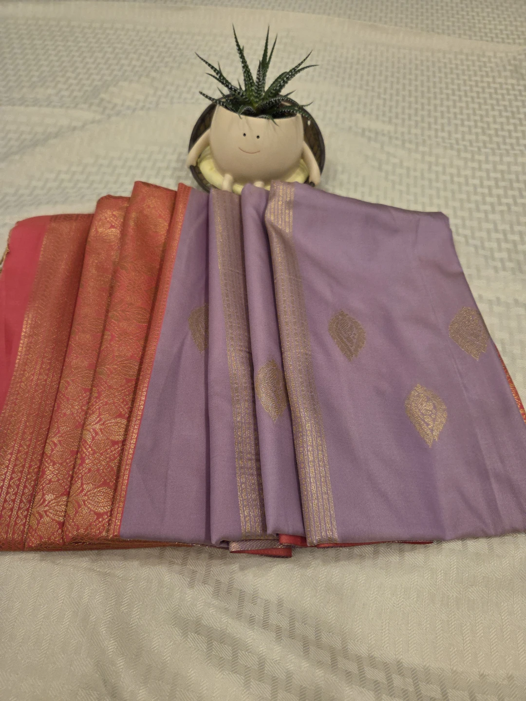 Premium kanchivaram Silk Saree with Gold Zari Border - photo 2