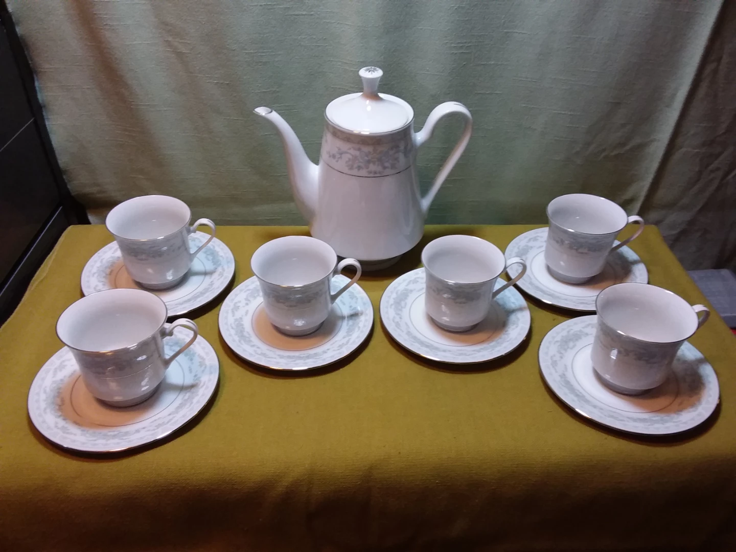 ☕ 🆕 Tea Pot & Matching (6) Cup & Saucer Set 🆕