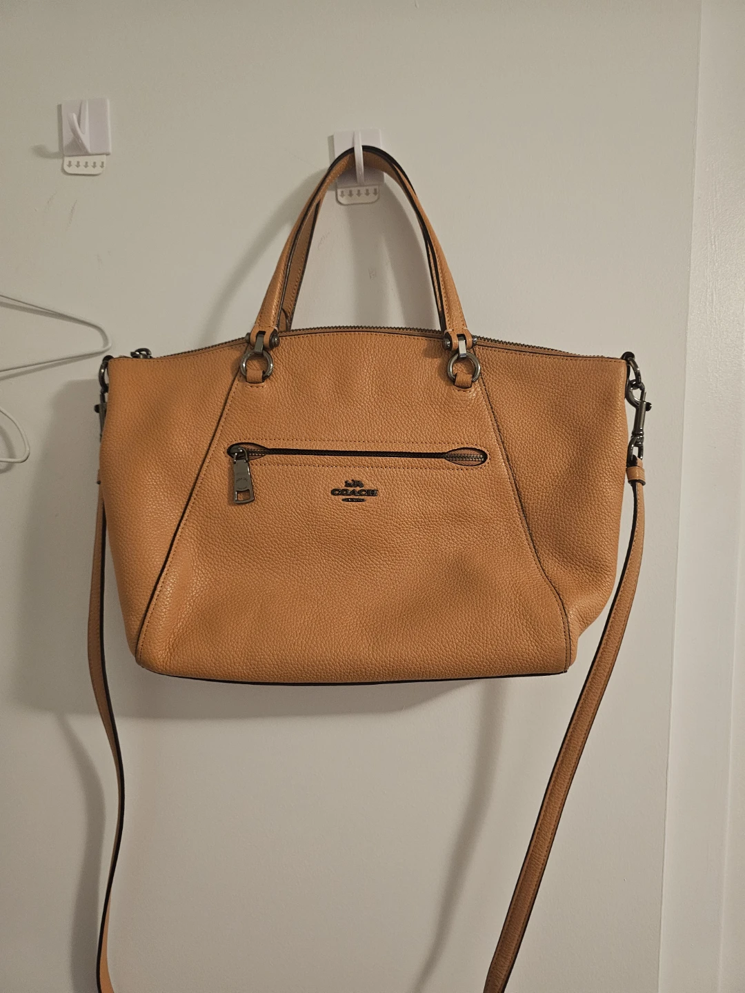 Coach leather crossbody/shoulder bag