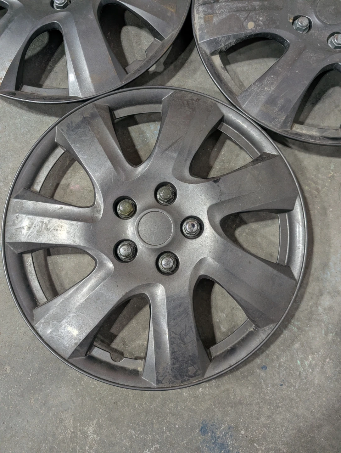 (3)-17 Inch wheel covers - photo 2