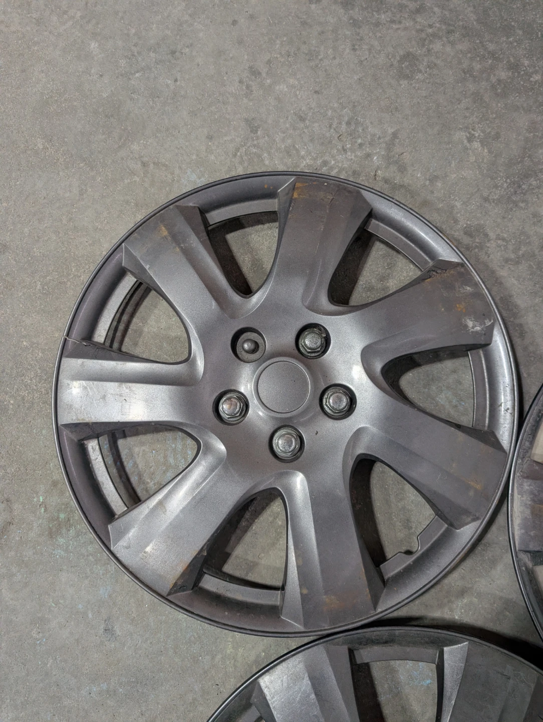(3)-17 Inch wheel covers - photo 3