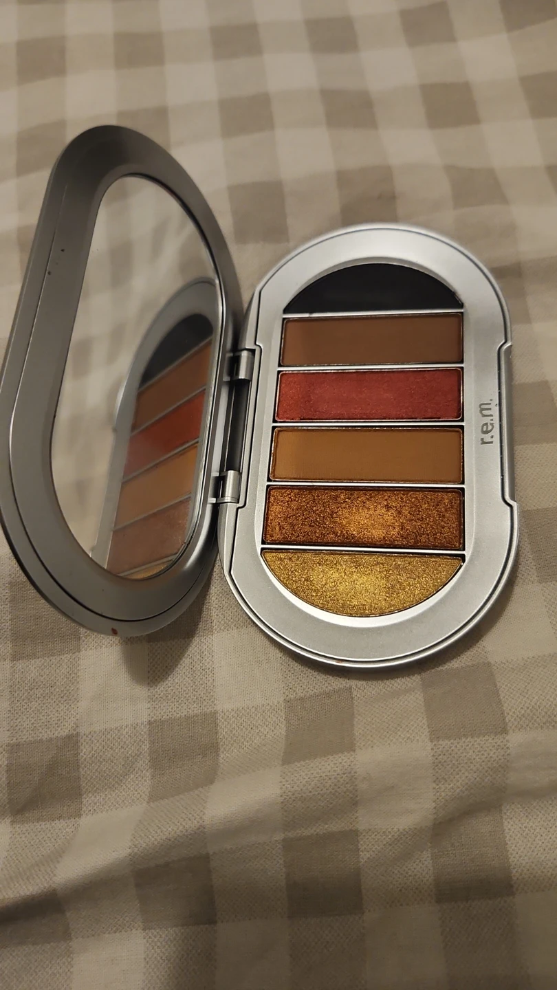 r.e.m. beauty eyeshadow palette