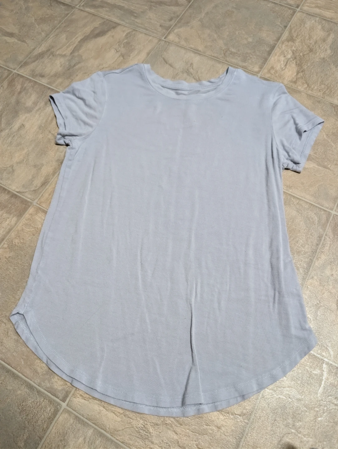 Bundle of 4 graphic t-shirts and tops - photo 3