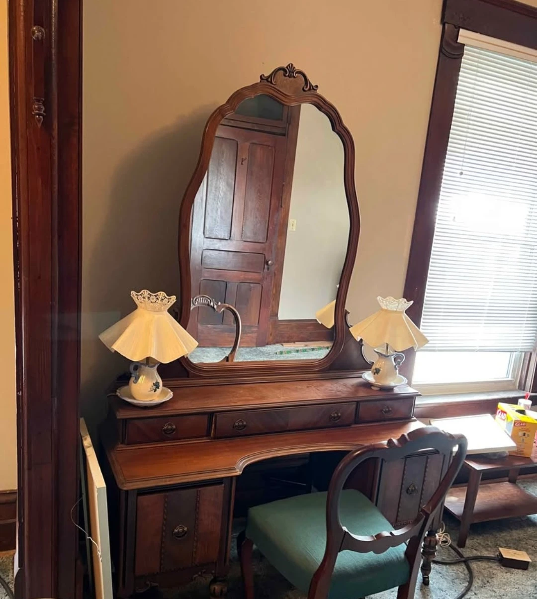 Vintage make up dresser with mirror