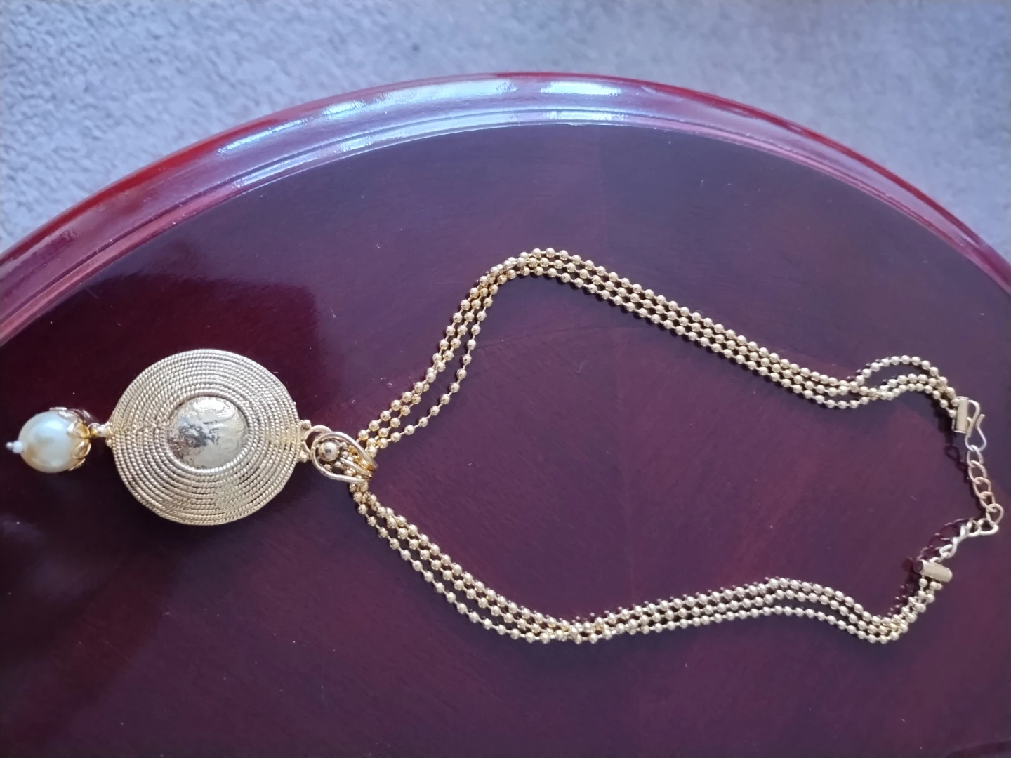 Gold-tone pendant necklace with pearl accent