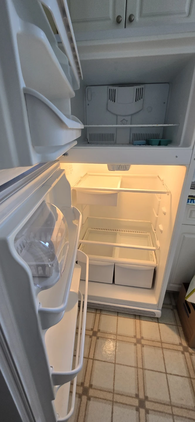 Standard white fridge - photo 2