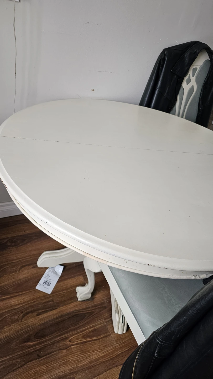 White Round Pedestal Dining Table - photo 2