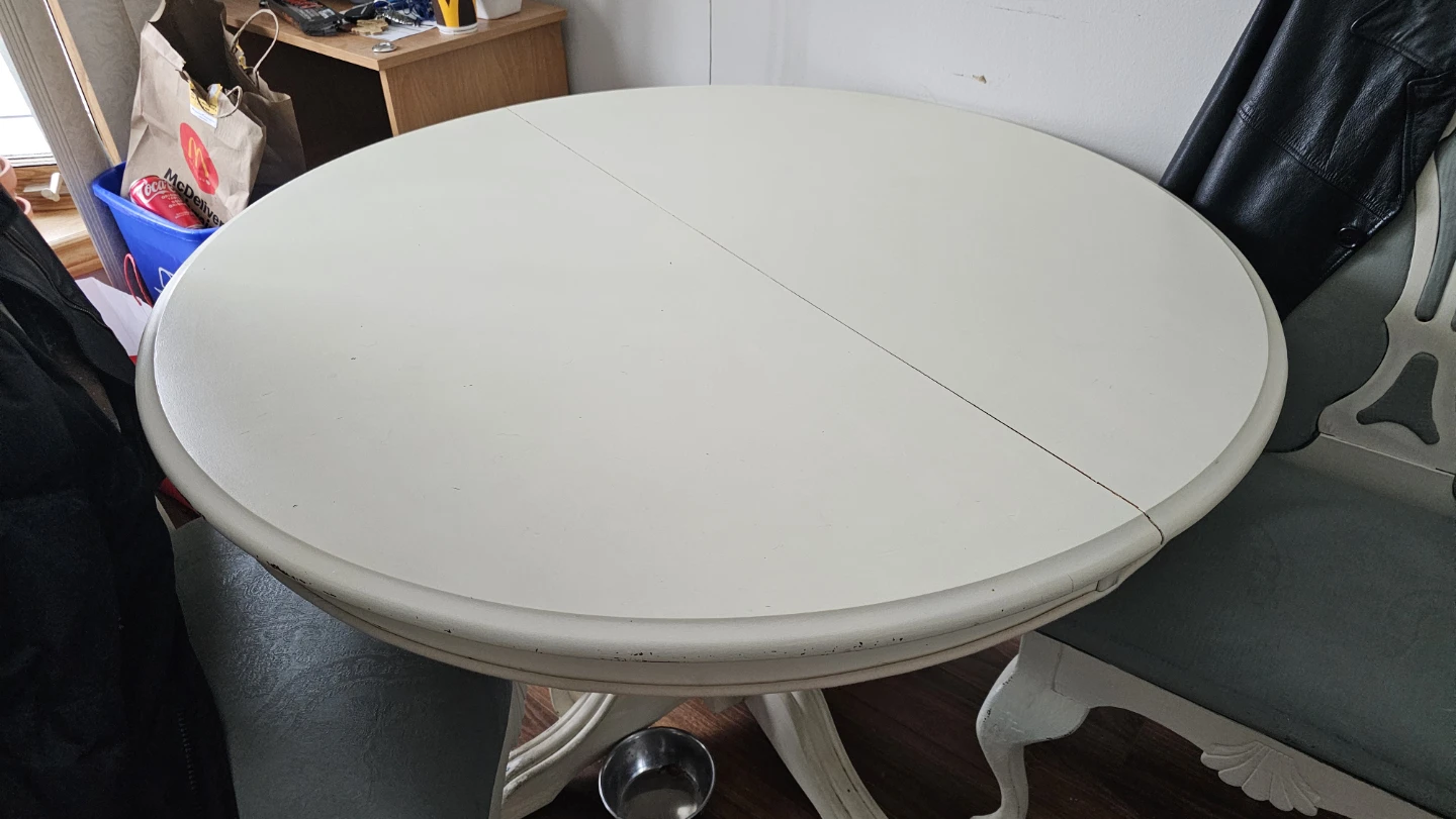 White Round Pedestal Dining Table - photo 4