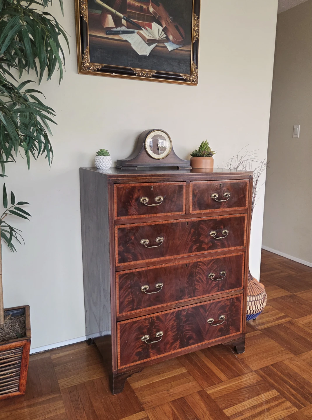 Antique Flame Mahogany Two-Tone Dresser - photo 3