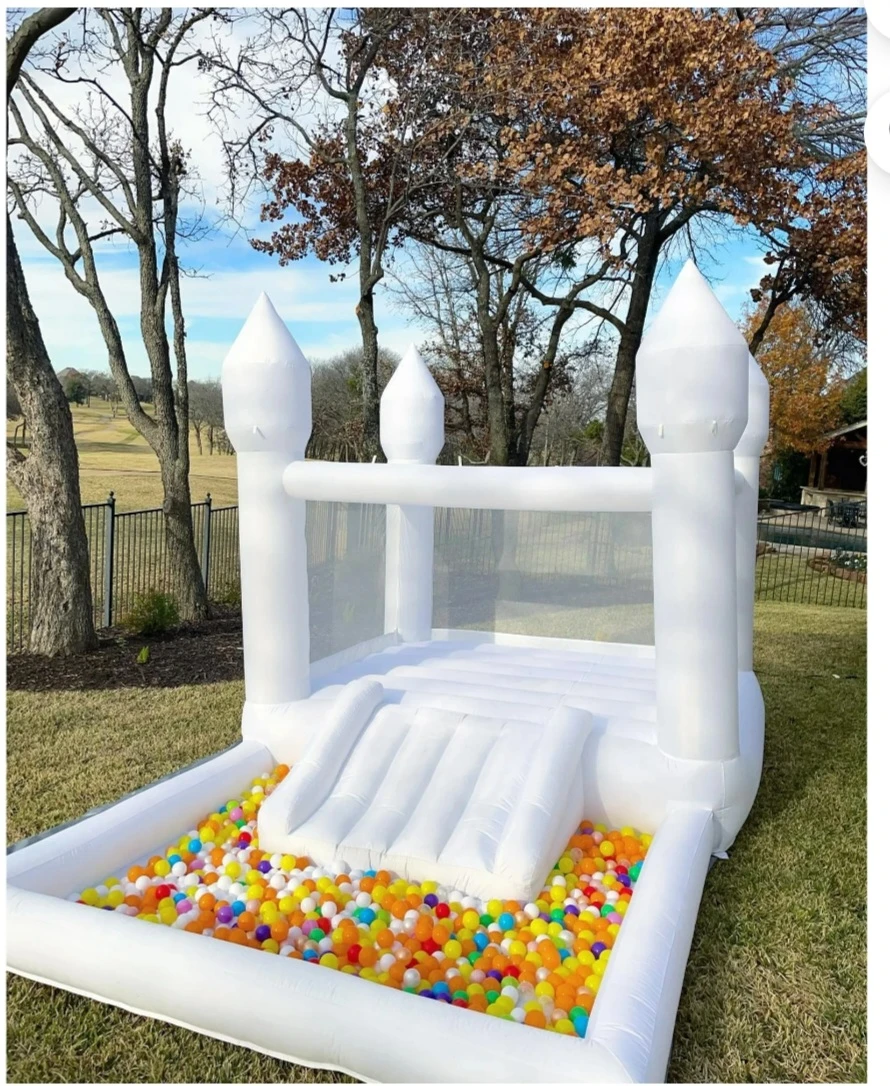 Bounce House With 300 plastic balls new
