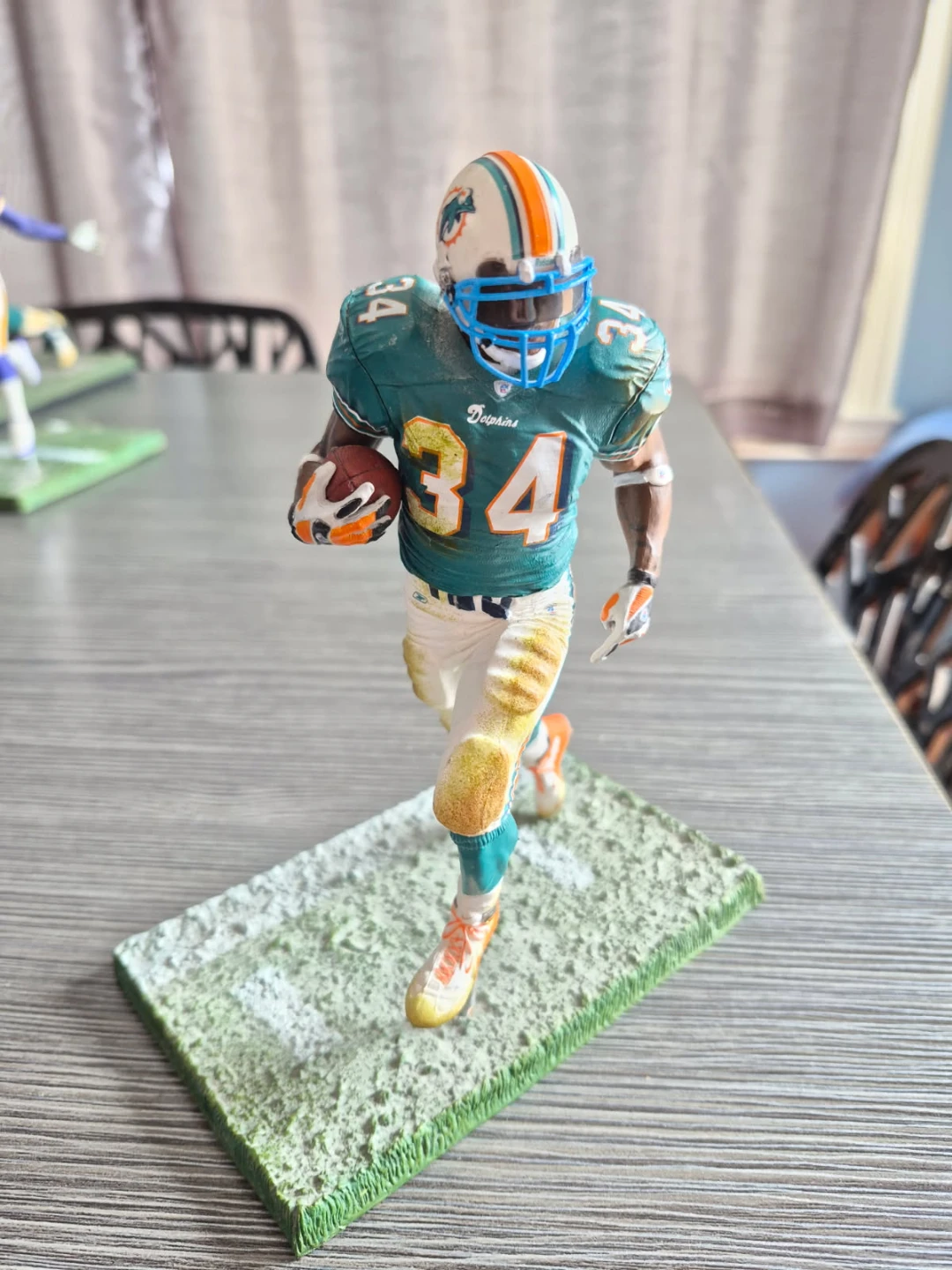 NFL Action Figures ( Manning, McNabb, Favre, Williams and Moss) - photo 4