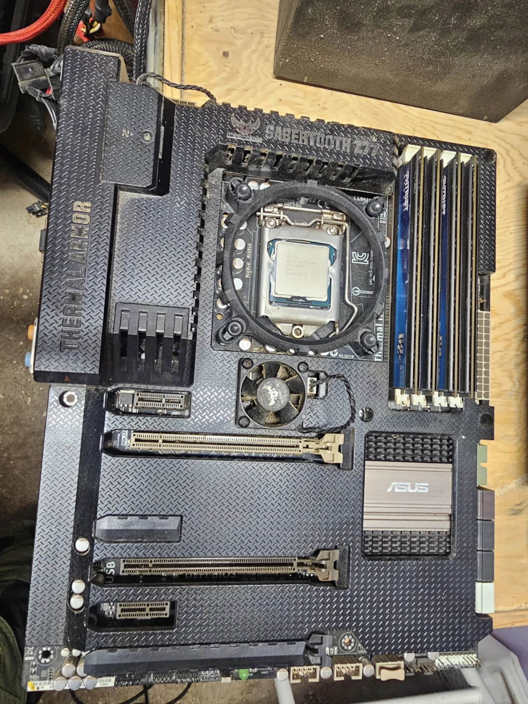 ASUS Sabertooth Z77 Motherboard