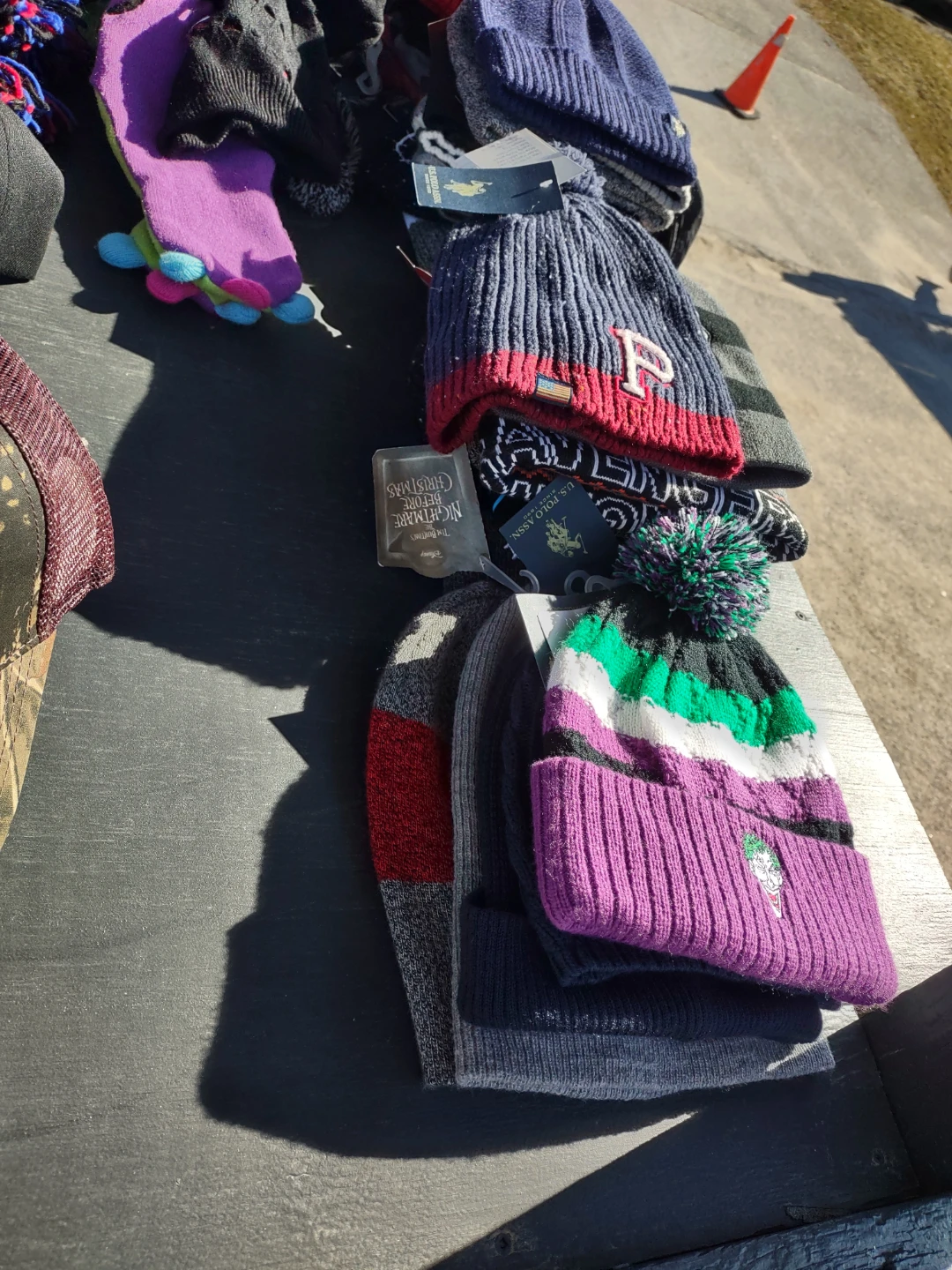 Free delivery Assorted Hats and Toques selling them as Lot - photo 4