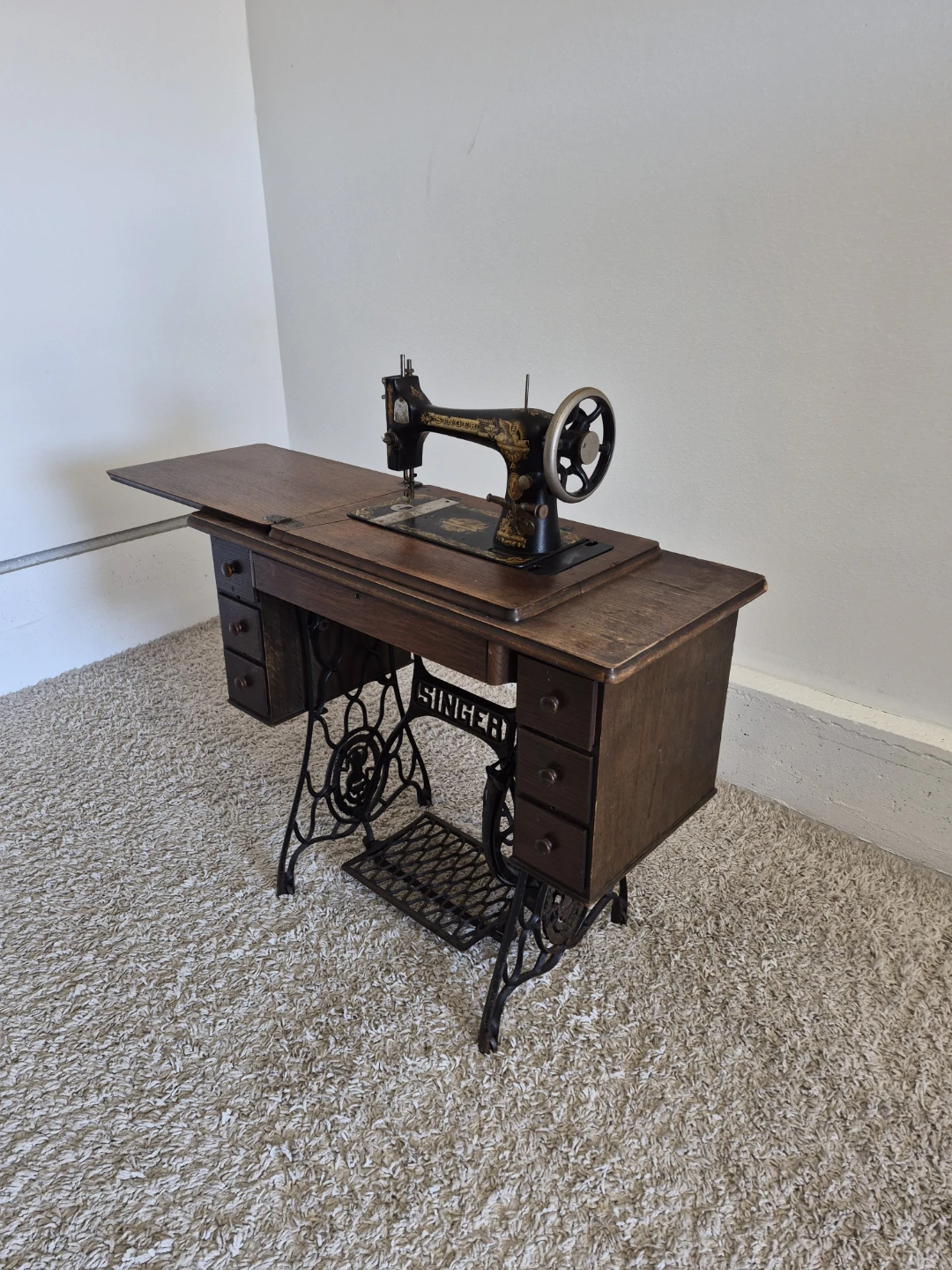 Singer Treadle Vintage Antique Collectible Sewing Machine
