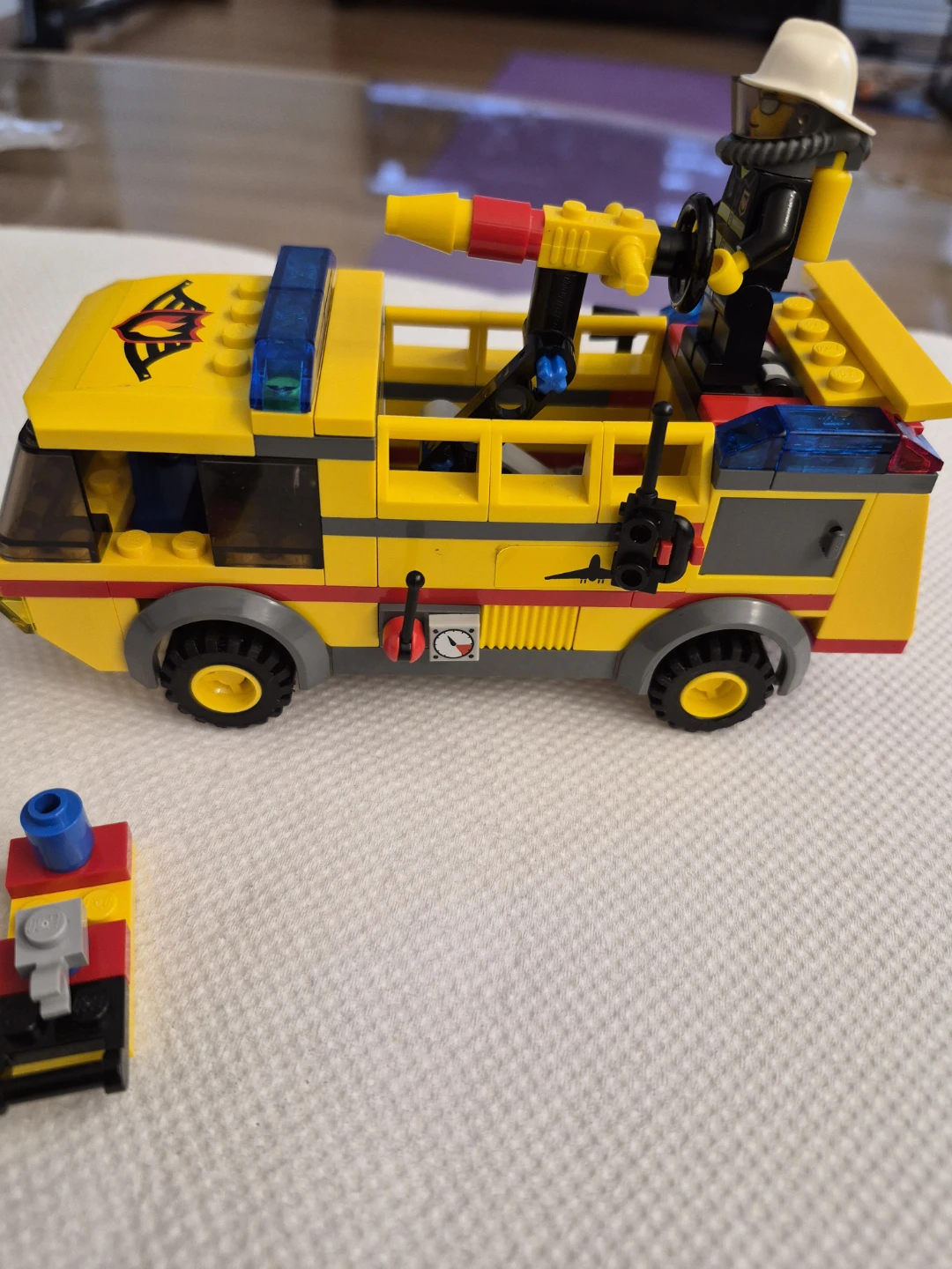 LEGO City Airport Firetruck Set 7891 - photo 4