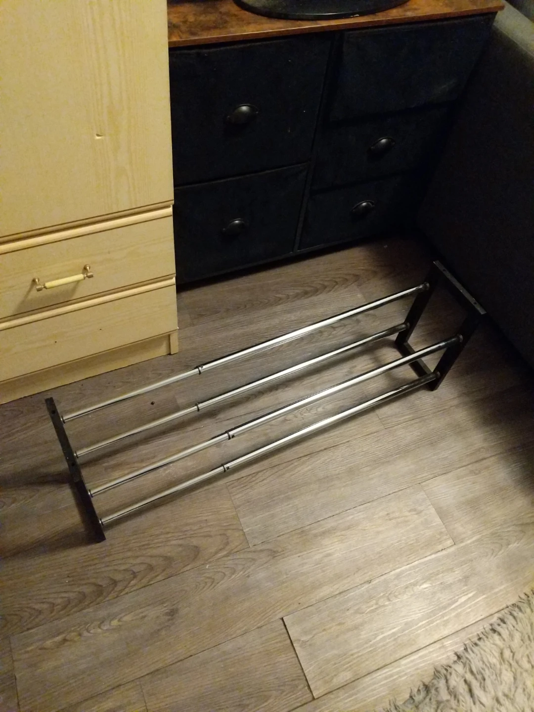 Extendable shoe rack