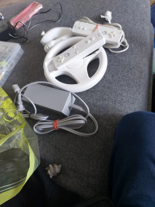 Nintendo Wii Controller Bundle with Racing Wheel - photo 4