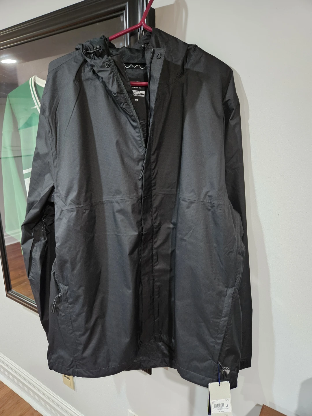 NEW 2XL Wind River Men's Black Hooded Rain Jacket 2XL