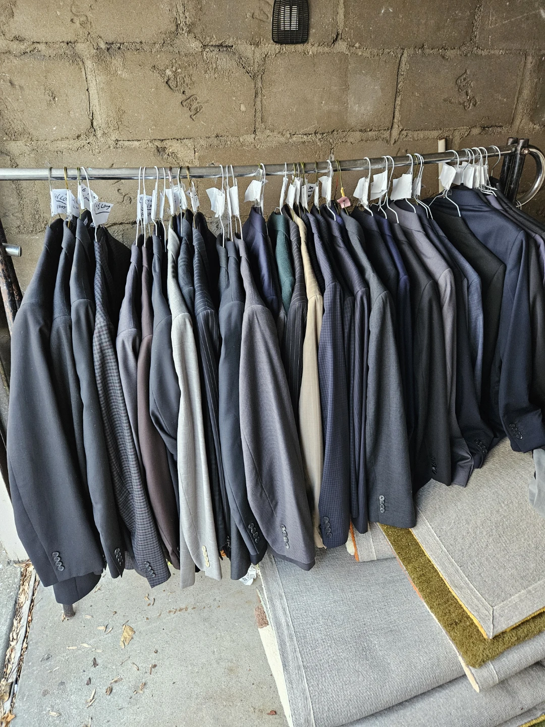 10 used quality expensive wool suits. Size 42R-44R