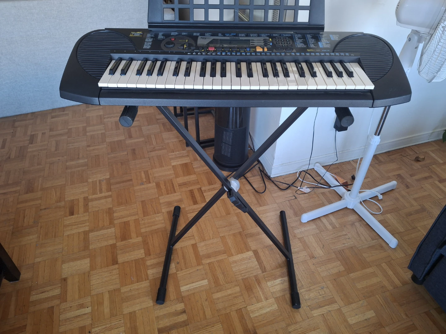 Yamaha electric keyboard PSR-079 with stand - photo 4