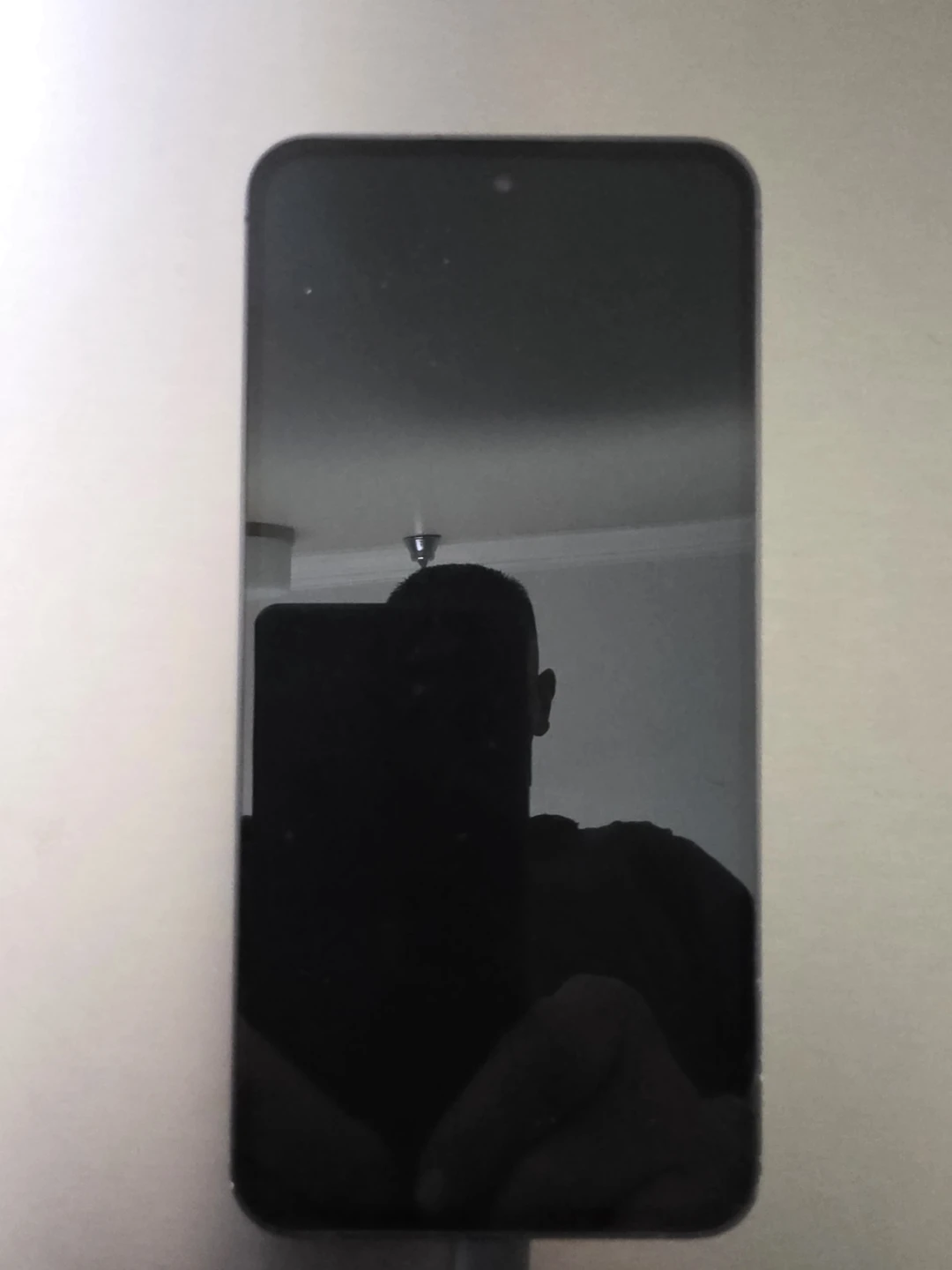 Samsung S24 Smartphone - photo 2