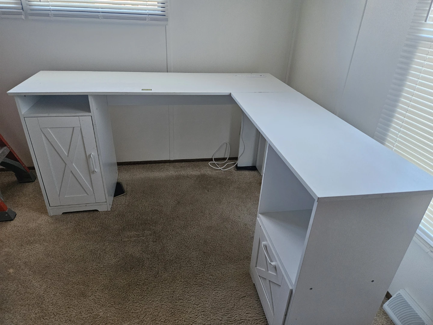 Office desk - photo 2